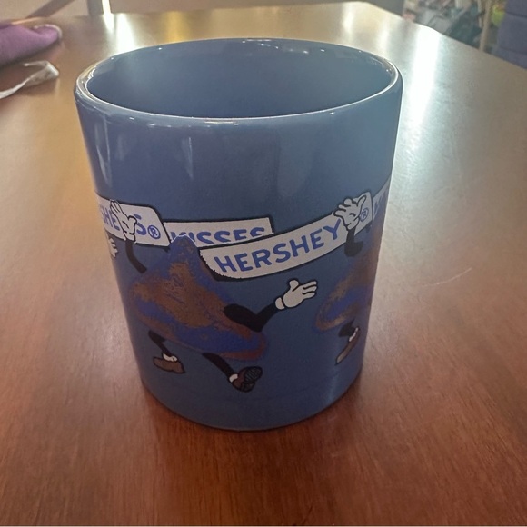 1988 Vintage Hershey’s Dancing Kisses Mug - Picture 3 of 10